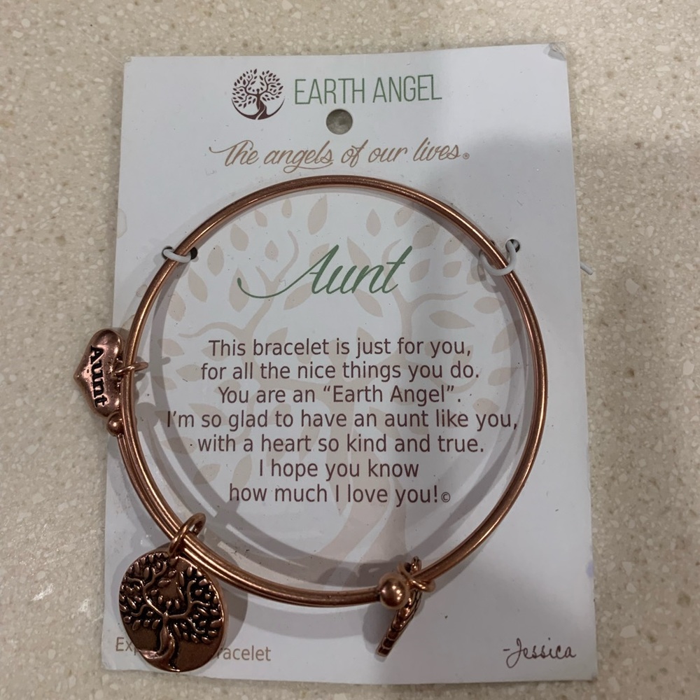 Earth Angel Aunt gold bracelet